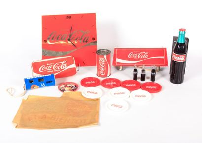 Lot d'objets publicitaire de marque Coca...