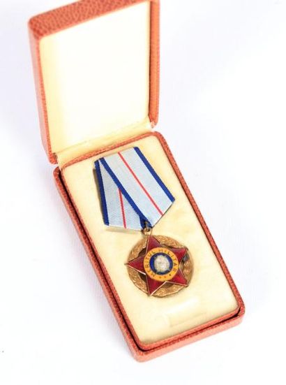 null Ordres et décorations ; Roumanie, " Ordinul Meritul Militar Cl.III ", ordre...