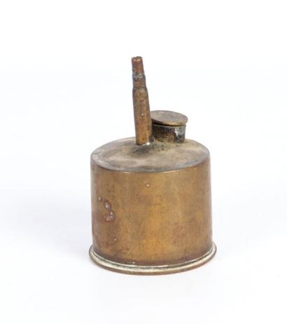 null Artisanat de tranchée : lampe à huile fabriquée dans une douille d'obus de 75,...