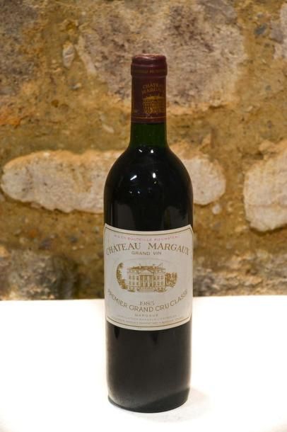 null 1 Blle	CH. MARGAUX	Margaux 1er GCC	1985

	Et.: idem. N : bas goulot / limite...