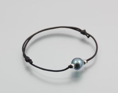 null Bracelet cordon en coton orné d'une perle de culture d'eau douce de Tahiti