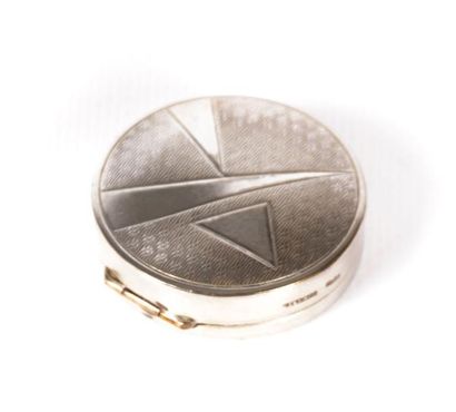 null Poudrier de poche en métal argenté de forme ronde, le couvercle à décor de forme...