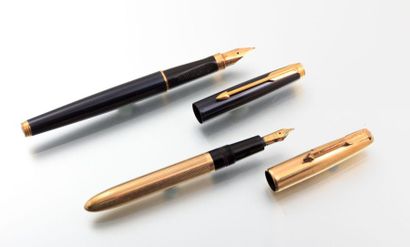 null Deux stylos plume de marque Parker, les plumes en or

Vers 1960

(état d'usage,...
