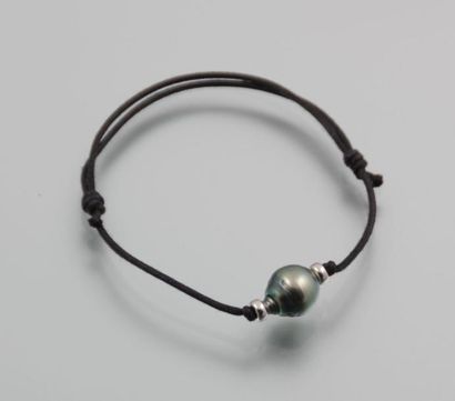 null Bracelet cordon en coton orné d'une perle de culture d'eau douce de Tahiti
