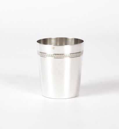 null Timbale en argent de forme tronconique à fond plat, la panse uni, le col souligné...