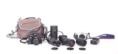 null Lot composé d'un appareil photographique Canon EOS 300 avec deux zooms SIGMA...