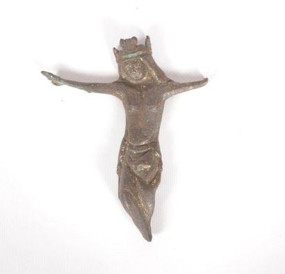null Christ en cuivre repoussé, traces de dorure

Travail limougeaud du XIIIème siècle

Haut....