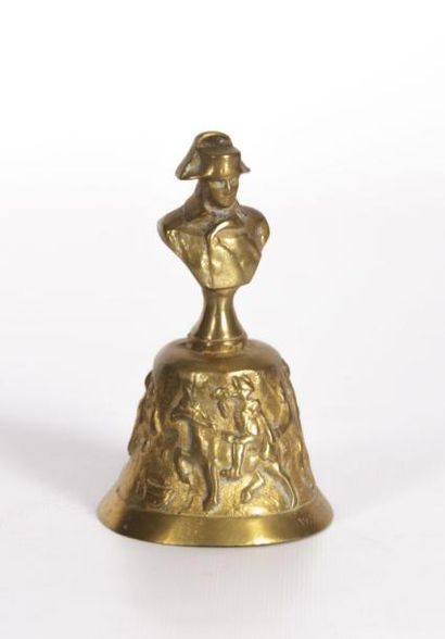 Clochette de table en bronze figurant Napoléon...