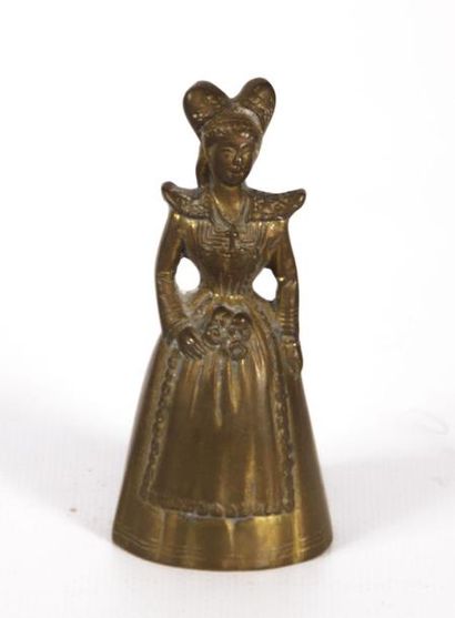 null Clochette de table en bronze en forme de femme du Moyen Age à coiffe

Haut....