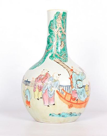 null ASIE

Vase de forme globulaire, le col tronconique en porcelaine à décor polychrome...