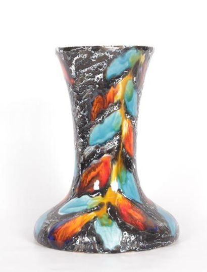 null Céramique Ricard

Vase en céramique vernissée à panse aplatie et long col évasé...