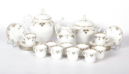 null W.G & Cie - France

Service à thé en porcelaine blanche et rehauts dorés à décor...
