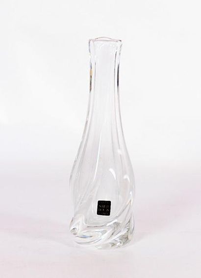 null SAINT LOUIS

Vase soliflore fuselé en cristal moulé à décor de côtes pincées...