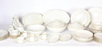 null Service de table en porcelaine blanche et filets or comprenant : trente assiettes...