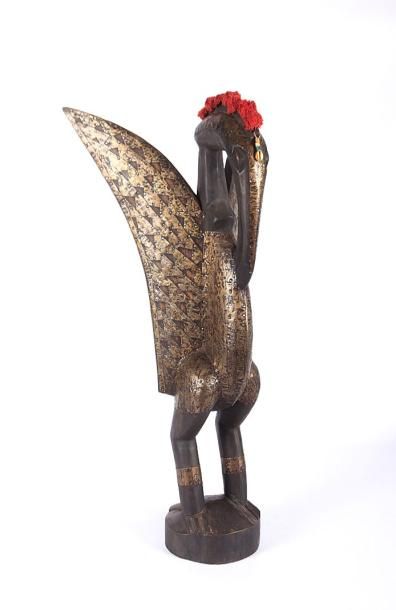 null NORD OUEST AFRIQUE

Statue en bois naturel et métal figurant un oiseau aux ailes...