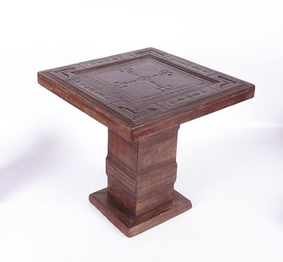 null NORD OUEST AFRIQUE 

Table basse en cuir gauffré à décor de motifs géométriques...