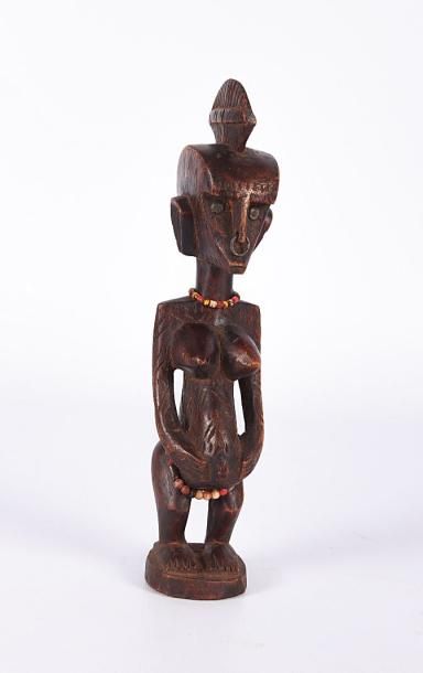 null NORD OUEST AFRIQUE 

Statuette en bois naturel figurant une élégante enceinte...