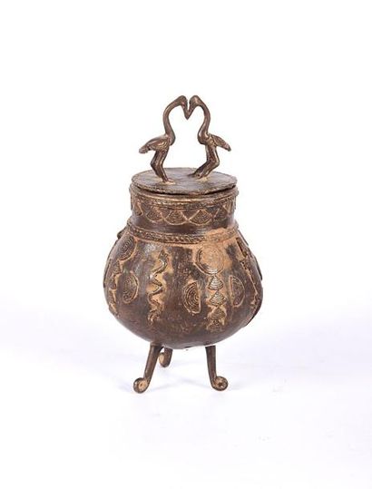 null BURKINA FASO

Pot en bronze avec motifs géométriques, serpents et reptiles,...