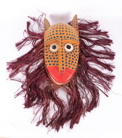 null NORD OUEST AFRIQUE

Important masque figurant une tête de lion stylisé, la machoire...