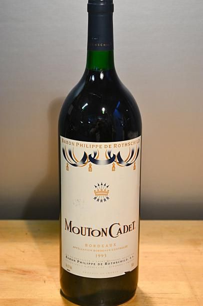 null 1 Mag	MOUTON CADET	Bordeaux mise nég.	1993

	Et. à peine tachée (1 petit accroc)....