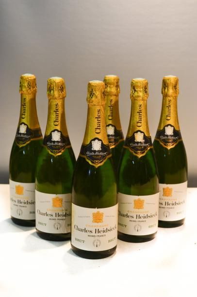 null 6 Blles	Champagne CHARLES HEIDSIECK Brut		NM

	Vieilles bouteilles. Et. légèrement...