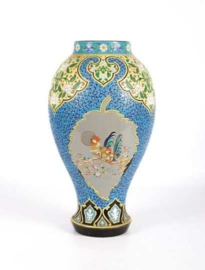 null BORDEAUX - Manufacture Jules VIEILLARD

Vase en faïence fine à décor émaillé...