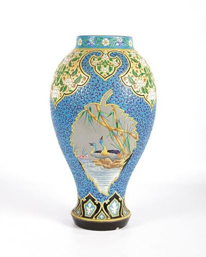null BORDEAUX - Manufacture Jules VIEILLARD

Vase en faïence fine à décor émaillé...