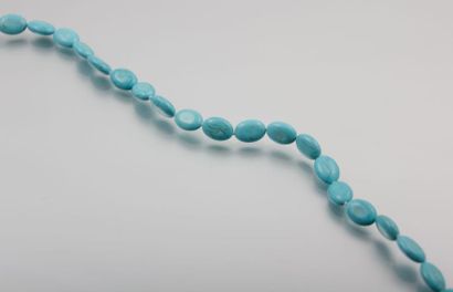 null Collier de perles de turquoise reconstituées de forme olive

Long. : 44 cm ...