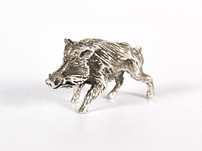 null Sujet en argent figurant un sanglier

Haut. : 3 cm - Poids : 59,02 g