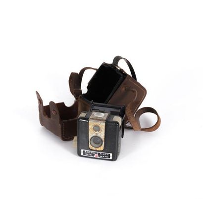 null KODAK - Brownie Flash camera made in France - Film Kodak 620, dans son étui...