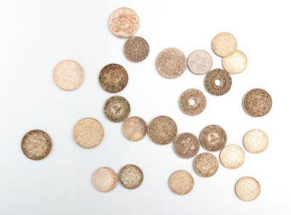 null MAROC EMPIRE CHERIFIEN

Dix-neuf pièces dont deux cents francs 1953/1372 (4),...