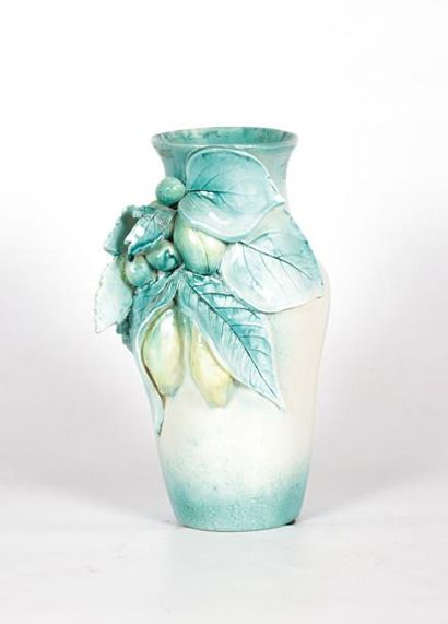 null Vase en terre cuite vernissée vert et blanc de forme tronconique à col légèrement...