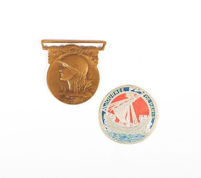 null Médaille en bronze La Grande Guerre 1914-1918 

Haut. : 4 cm 

(usures)

On...
