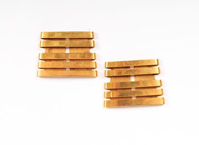 null Paire de sardines militaires en métal doré

(quelques rayures)

4,5 x 5,8 c...