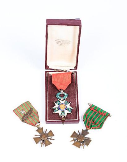 null Médaille de l'Ordre de la légion d'honneur grade officier avec son ruban rouge...