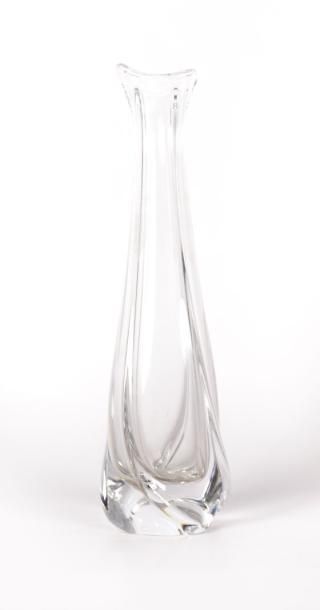 null DAUM France

Vase en cristal translucide de forme hélicoïdale 

Signé Daum-France...