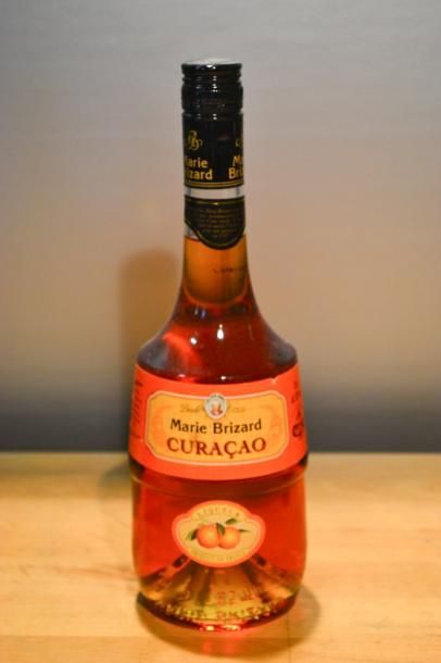null 1 Blle	CURACAO mise MARIE BRIZARD		

	70 cl - 30°.