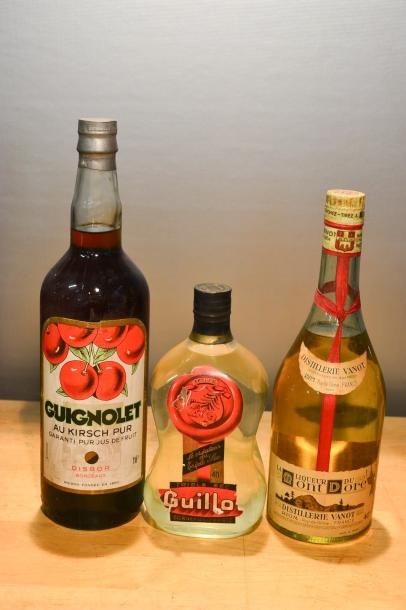 null Lot de 3 blles comprenant :		

1 Blle	VDN MUSCAT de FRONTIGNAN (Vieille bouteille)		

2...