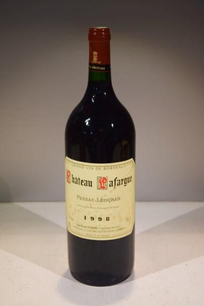 null 1 Mag	CH. LAFARGUE	Pessac Léognan	1998

	Et. un peu tachée. N : mi goulot.