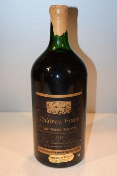 null 1 DMag	CH. FRANC	St Emilion GC	1985

	Et. un peu fanée. Capsule cire un peu...