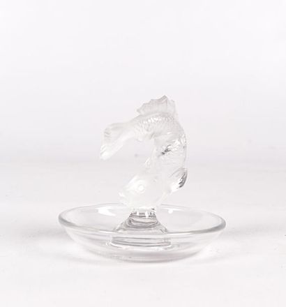 null LALIQUE France

Baguier en cristal présentant en son centre un poisson

Signé...