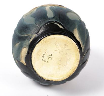 null CIBOURE - LECORRONE Richard (1909-1977)

Vase en céramique à décor de carpes...