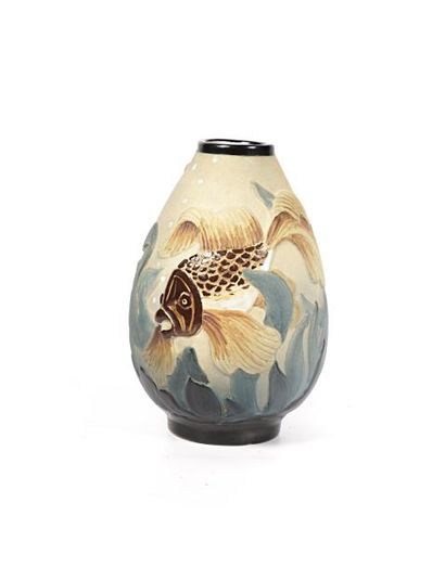 null CIBOURE - LECORRONE Richard (1909-1977)

Vase en céramique à décor de carpes...