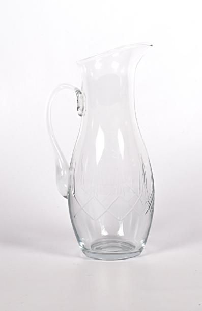 null Carafe en cristal, la panse à décor de motifs géométriques 

Haut. : 26 cm