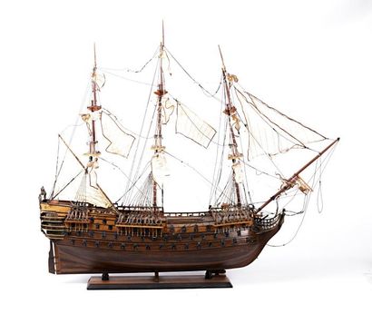 null Maquette du vaisseau "La Bretagne" en bois, cordage, tissu, ficelles, métal

XXème...