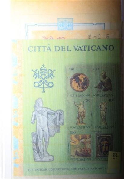null Deux volumes dont Vatican, Suisse, Japon, nouveautés 