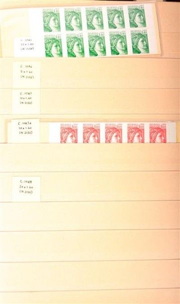 null Un album France, carnets Sabine, carnets Croix rouge. Bloc feuillé
Timbres non...