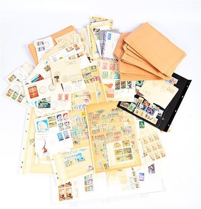 Lot de timbres des pays du monde (principalement...