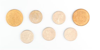 null CINQUIEME REPUBLIQUE (1958- nos jours)
Deux pièces de 50 centimes dont deux...