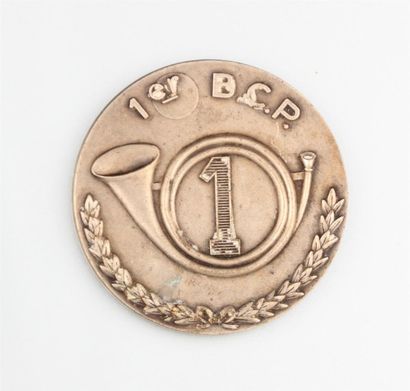 null Médaille 1er BCP 
Bronze à patine argentée
Diam. : 50 mm
(salissures incrustées)

Le...